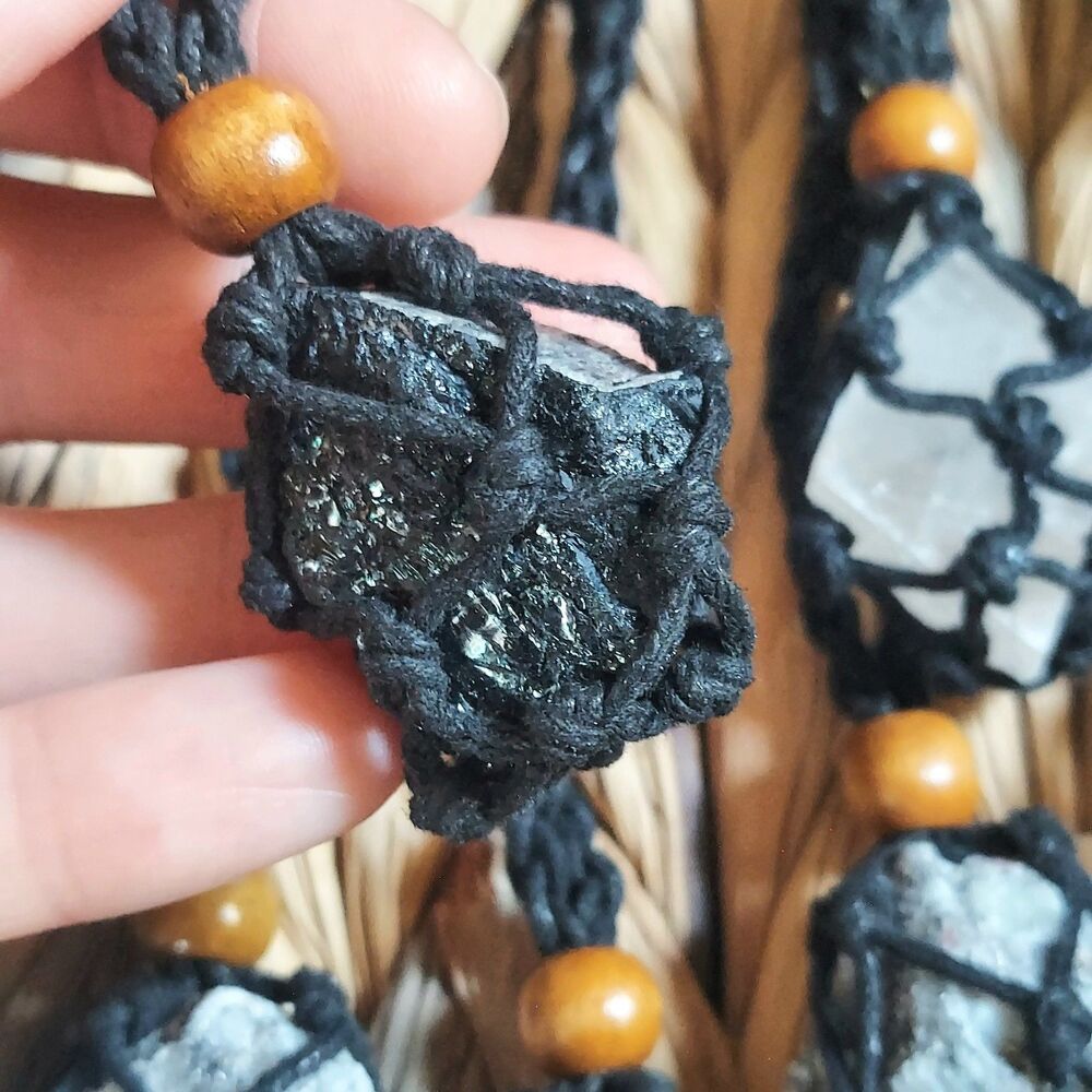 Bulk lot of 12 Handmade Natural Stone Macrame Necklaces Raw Crystals Rough Gems - Picture 4 of 8